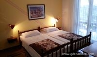 Appartamento e camere Janovic, alloggi privati a Budva, Montenegro